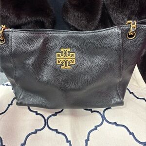 Tory Burch Black Leather Shoulder Bag with Gold Logo